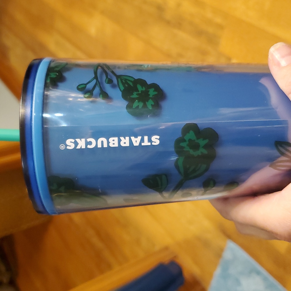 Starbucks 2022‎ Color Changing Blue Berry Corsage Christmas Floral Tumbler 24oz - Picture 6 of 9